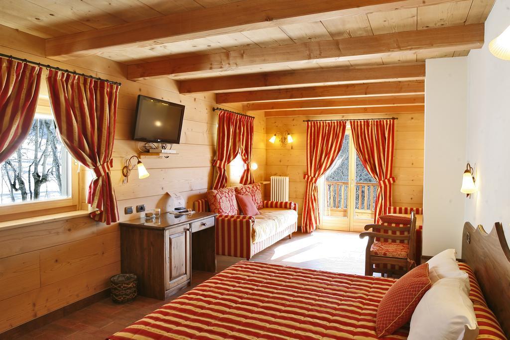 Les Combes Hotell La Salle Eksteriør bilde