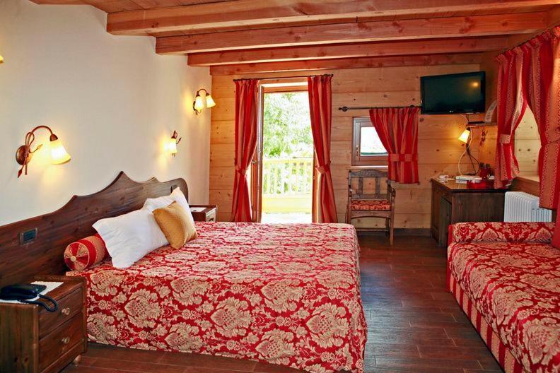Les Combes Hotell La Salle Eksteriør bilde